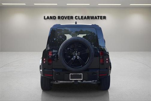 2025 Land Rover Defender P400 X-Dynamic SE