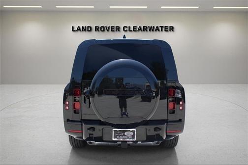2025 Land Rover Defender P400 X-Dynamic SE