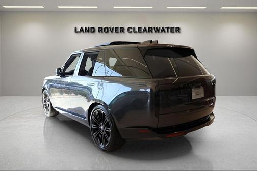 2025 Land Rover Range Rover P530 SE