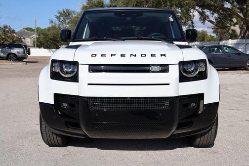 2024 Land Rover Defender P400 X-Dynamic SE