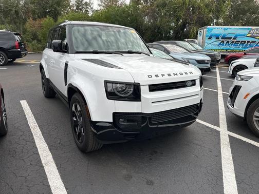 2024 Land Rover Defender P400 X-Dynamic SE