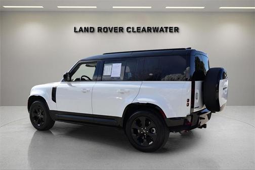 2024 Land Rover Defender P400 X-Dynamic SE