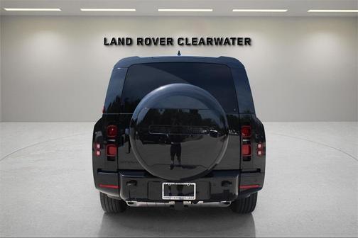 2025 Land Rover Defender P400 X-Dynamic SE