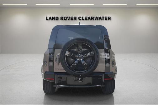 2026 Land Rover Defender 110 X-Dynamic SE