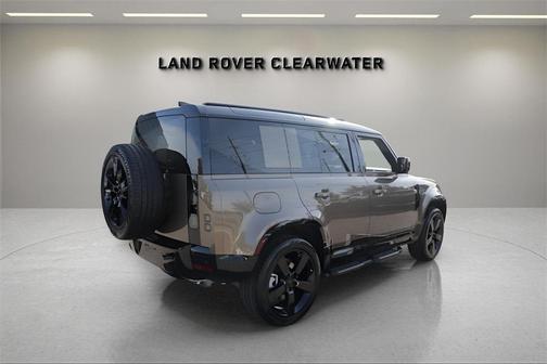2026 Land Rover Defender 110 X-Dynamic SE