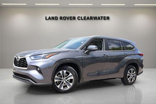 Magnetic Gray Metallic 2023 Toyota Highlander XLE