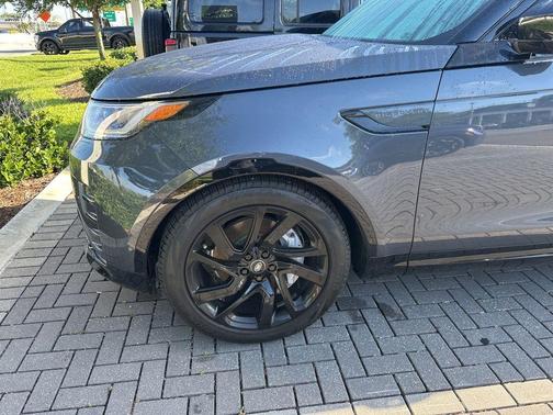 Varesine Blue 2025 Land Rover Discovery P300 Dynamic SE