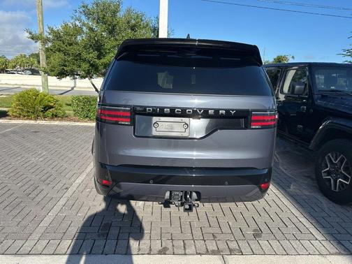 Varesine Blue 2025 Land Rover Discovery P300 Dynamic SE
