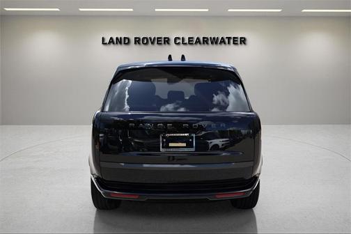 2025 Land Rover Range Rover P550e SE