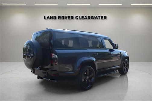 2025 Land Rover Defender P400 X-Dynamic SE