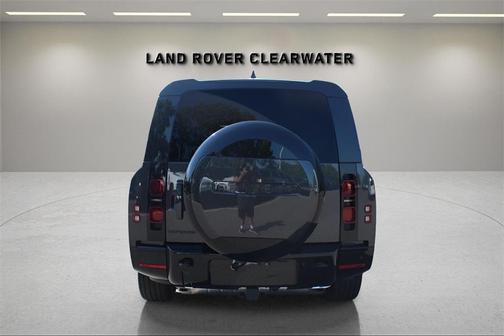 2025 Land Rover Defender P400 X-Dynamic SE
