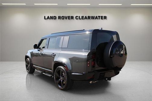 2025 Land Rover Defender P400 X-Dynamic SE