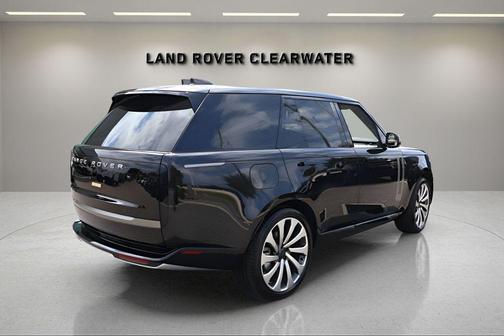 Santorini Black 2026 Land Rover Range Rover P530 SE