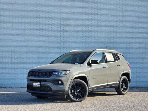 Sting Gray Clearcoat 2026 Jeep Compass Latitude