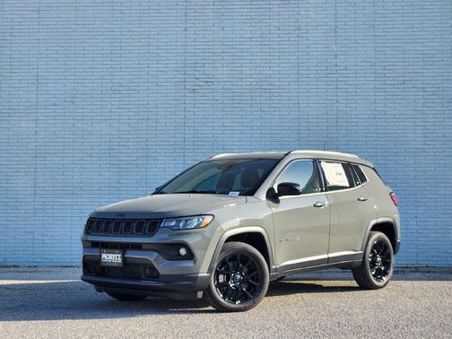Sting Gray Clearcoat 2026 Jeep Compass Latitude