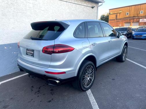 2017 Porsche Cayenne Platinum Edition