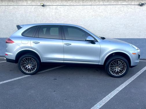 2017 Porsche Cayenne Platinum Edition