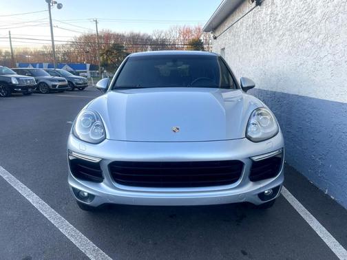 2017 Porsche Cayenne Platinum Edition