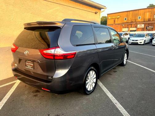 2015 Toyota Sienna LE
