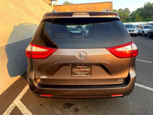 2015 Toyota Sienna LE