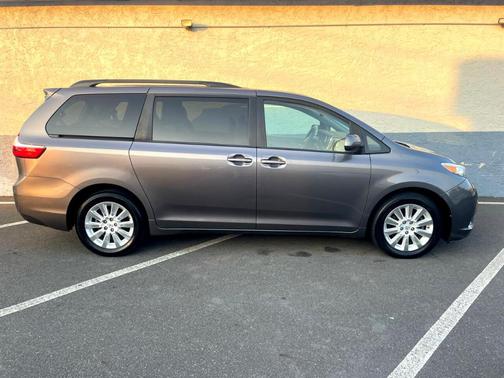 2015 Toyota Sienna LE