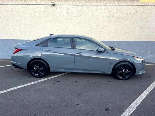 2022 Hyundai ELANTRA HEV Blue