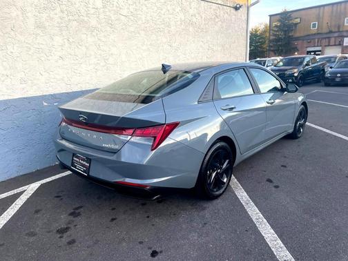 2022 Hyundai ELANTRA HEV Blue