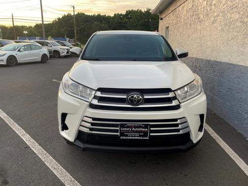 2019 Toyota Highlander LE