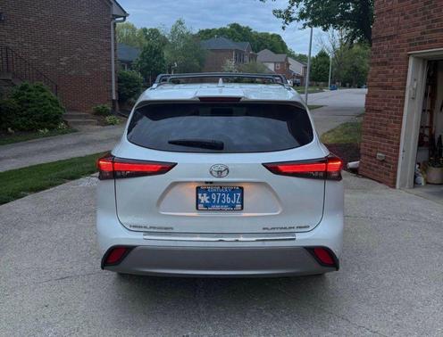 Pearl 2023 Toyota Highlander Platinum