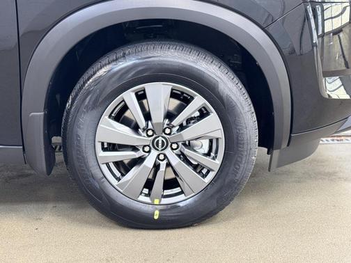 2025 Nissan Pathfinder S 4WD