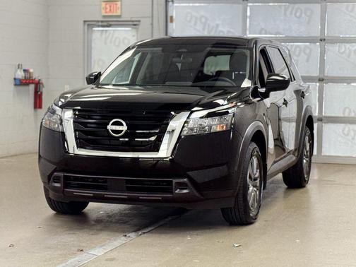 2025 Nissan Pathfinder S 4WD