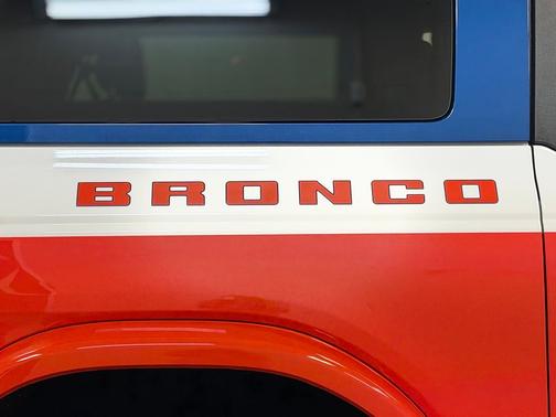 Oxford White 2025 Ford Bronco Base