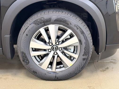 Super Black 2026 Nissan Pathfinder SL