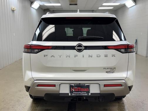 2025 Nissan Pathfinder Platinum 4WD