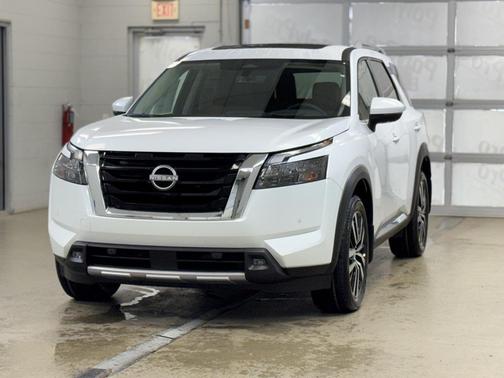 2025 Nissan Pathfinder Platinum 4WD