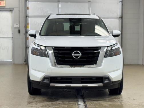 2025 Nissan Pathfinder Platinum 4WD