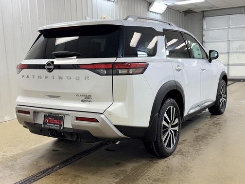 2025 Nissan Pathfinder Platinum 4WD