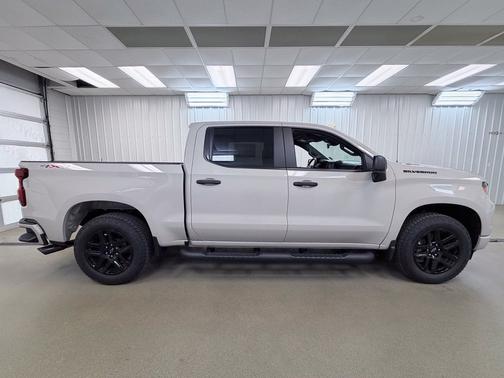 White Sands 2026 Chevrolet Silverado 1500 Custom