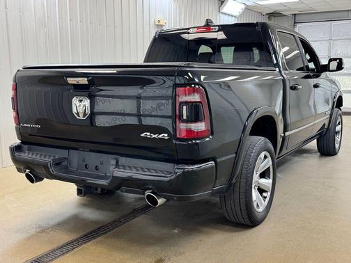 Diamond Black Crystal Pearlcoat 2021 RAM 1500 Limited