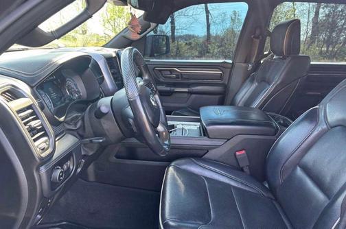 Diamond Black Crystal Pearlcoat 2021 RAM 1500 Limited