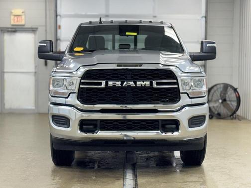 2024 RAM 2500 Tradesman Crew Cab 4x4 6'4' Box