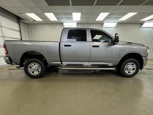 2024 RAM 2500 Tradesman Crew Cab 4x4 6'4' Box