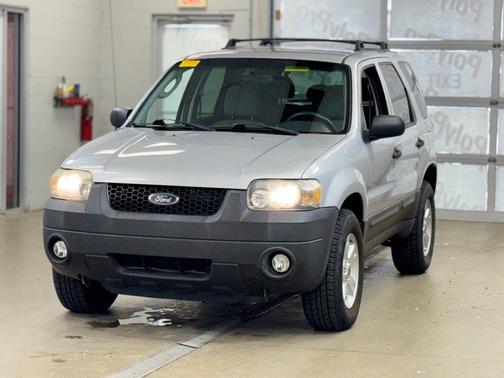 Silver Metallic Clearcoat 2007 Ford Escape Base