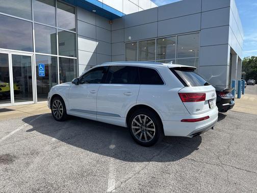 Carrara White 2018 Audi Q7 2.0T Premium Plus