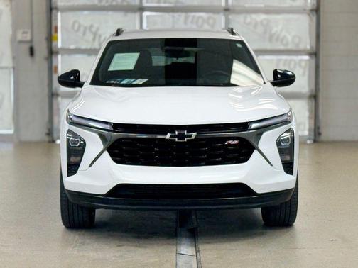 Summit White 2024 Chevrolet Trax FWD 2RS