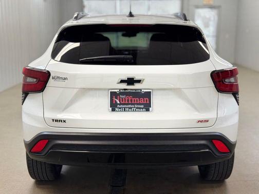 Summit White 2024 Chevrolet Trax FWD 2RS
