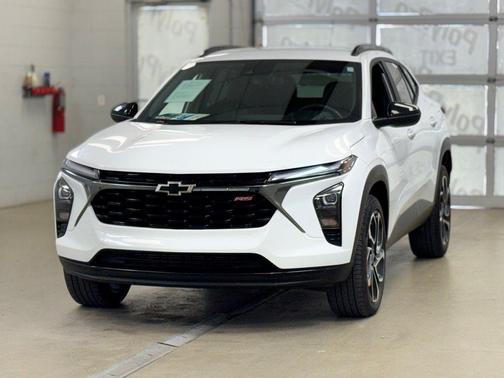 Summit White 2024 Chevrolet Trax FWD 2RS