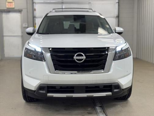 2025 Nissan Pathfinder Platinum 4WD