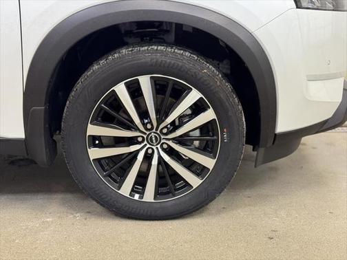 2025 Nissan Pathfinder Platinum 4WD