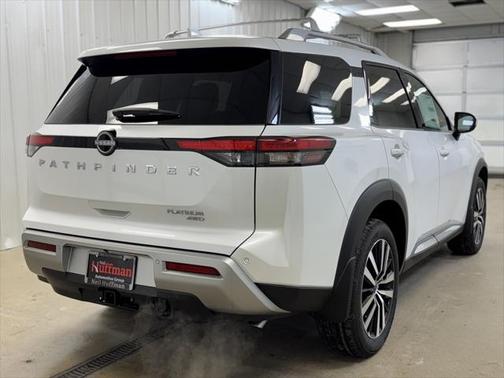 2025 Nissan Pathfinder Platinum 4WD